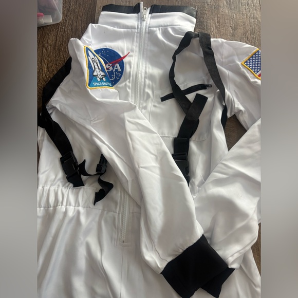Spirit Astronaut Jumpsuit Costume in White - Picture 4 of 9